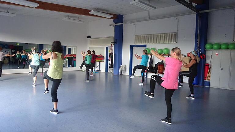 Begeisterte Teilnehmer beim zehnten Fitnesstag. Begeisterte Teilnehmer beim zehnten Fitnesstag.