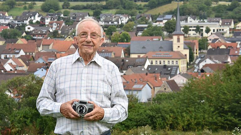 Seine Bilder sind Zeugen der vergangenen sechseinhalb Jahrzehnte seiner Heimatgemeinde.&nbsp; Artur Seubert fotografiert leidenschaftlich gern und hat mit seinem Bilderarchiv die Geschichte der Gemeinde in den letzten 65 Jahren festgehalten.