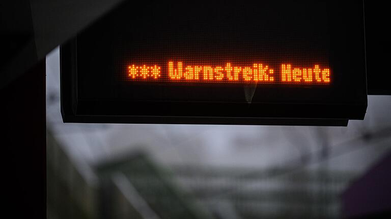 Auch in Würzburg wird der bundesweite Streik im öffentlichen Dienst Auswirkungen haben. Die Straßenbahnen und Busse im Würzburger ÖPNV werden am Montag teilweise still stehen. (Archivbild)