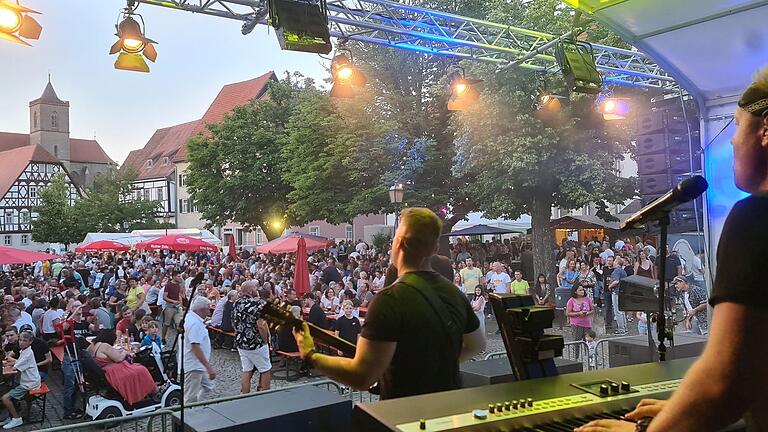 Bei herrlichem Wetter kamen im letzten Jahr zahlreiche Besucher zum Stadtfest. Vom 12. bis 14 Juli gibt es nun wieder „Musik und Märkte“ in Münnerstadt. - Bei herrlichem Wetter kamen im letzten Jahr zahlreiche Besucher zum Stadtfest. Vom 12. bis 14 Juli gibt es nun wieder „Musik und Märkte“ in Münnerstadt. Bei herrlichem Wetter kamen im letzten Jahr zahlreiche Besucher zum Stadtfest. Vom 12. bis 14 Juli gibt es nun wieder „Musik und Märkte“ in Münnerstadt. - Bei herrlichem Wetter kamen im letzten Jahr zahlreiche Besucher zum Stadtfest. Vom 12. bis 14 Juli gibt es nun wieder „Musik und Märkte“ in Münnerstadt.
