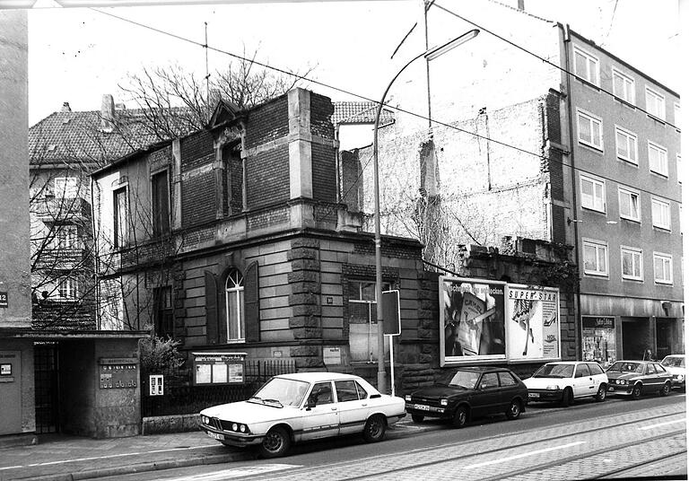 Dieses Archivbild aus den 1990er Jahren zeigt noch die Kriegsruine. Dieses Archivbild aus den 1990er Jahren zeigt noch die Kriegsruine.