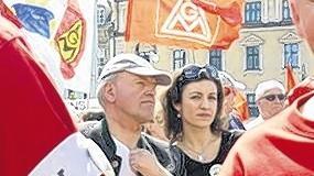 Demonstrierende Politiker: Landrat Thomas Habermann und Bundestagsabgeordnete Dorothee Bär.