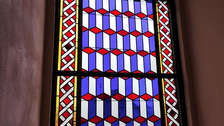 Wie neu: das Fenster aus dem Jahr 1887. Wie neu: das Fenster aus dem Jahr 1887.