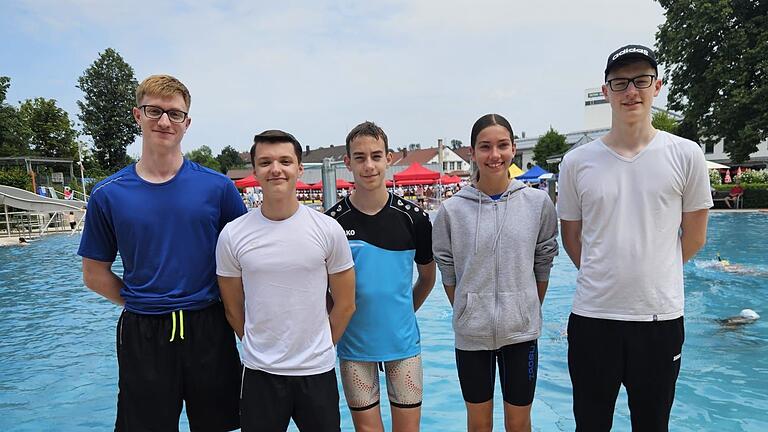 Auf dem Bild von links: Elias, Christian, Korbinian, Clara, Lukas.