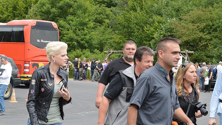 Dschungelkönigin       -  Bei der Abenteuer & Allrad Messe 2014 in Bad Kissingen war die RTL-Dschungelkönigin Melanie Müller zu Gast. Sie gab Autogramme und ließ sich mit ihren Fans fotografieren.