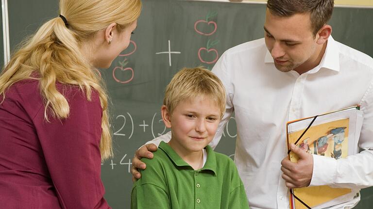 An vielen unterfränkischen Grundschulen hat das Lernentwicklungsgespräch das Zwischenzeugnis ersetzt. Erlaubt sind dokumentierte Lernentwicklungsgespräche in den Klassenstufen 1 bis 3.&nbsp;