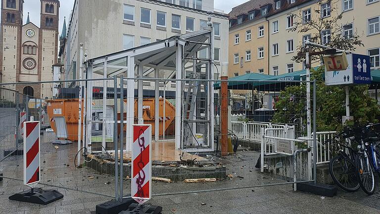 Die Stadt Würzburg baut aktuell den bekannten Pavillon auf dem Sternplatz ab. Hier soll etwas Neues entstehen.