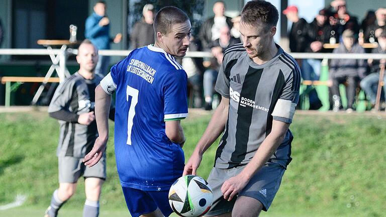 Der Blick geht Richtung Tabellenende: Am Sonntag unterlag die SG Burgwallbach (im Bild: Etienne Memmler, links) auch dem FC WMP Lauertal (Philipp Schleyer, rechts).