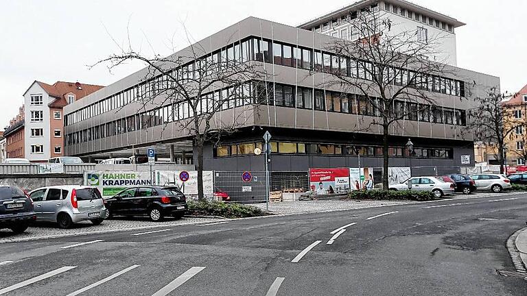 Noch ist die neue Polizeiinspektion Würzburg eine Baustelle. Doch von außen wird sich nicht mehr viel ändern.