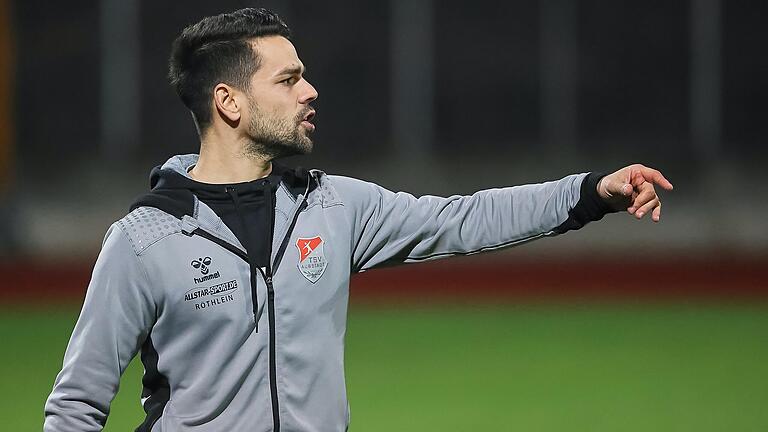 Mit seiner taktischen Umstellung hatte Trainer Victor Kleinhenz großen Anteil am Punktgewinn des TSV Aubstadt im Auswärtsspiel beim FC Augsburg II.