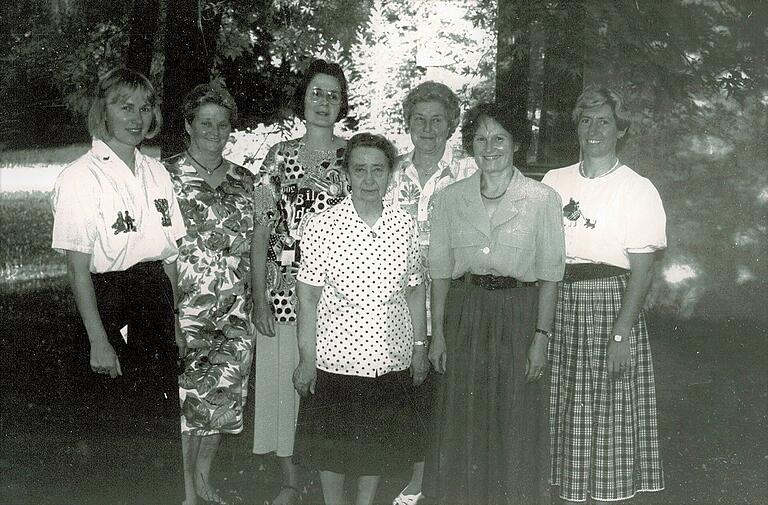Zum 70-jährigen Bestehen, im Jahr 1993, bestand der Vorstand des KFBD Gerolzhofen, aus folgenden Frauen (von links): Lieselotte Feller (Zweite Vorsitzende), Gerlinde Müller, Eva-Maria Ott, Margarete Hildenbeutel (Schatzmeisterin), Hedwig Klebrig (Vorsitzende), Helga Wächter (zweite Vorsitzende) und Gerlinde Kraus. Zum 70-jährigen Bestehen, im Jahr 1993, bestand der Vorstand des KFBD Gerolzhofen, aus folgenden Frauen (von links): Lieselotte Feller (Zweite Vorsitzende), Gerlinde Müller, Eva-Maria Ott, Margarete Hildenbeutel (Schatzmeisterin), Hedwig Klebrig (Vorsitzende), Helga Wächter (zweite Vorsitzende) und Gerlinde Kraus.