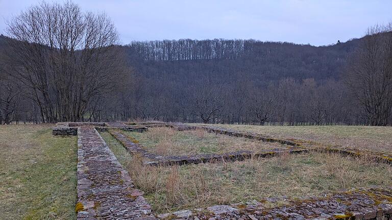 Die überreste des Dionysius-Klösterchen zwischen Groß- und Kleinbrach zeigen nur noch den Grundriss. - Die überreste des Dionysius-Klösterchen zwischen Groß- und Kleinbrach zeigen nur noch den Grundriss. Die überreste des Dionysius-Klösterchen zwischen Groß- und Kleinbrach zeigen nur noch den Grundriss. - Die überreste des Dionysius-Klösterchen zwischen Groß- und Kleinbrach zeigen nur noch den Grundriss.