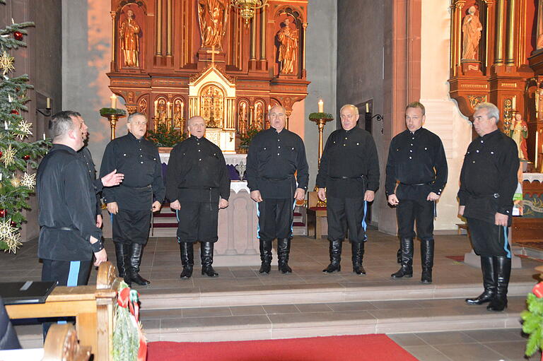 Bereits zum zweiten Mal gastierten die weltbekannten Ural Kosaken in der Urspringer Pfarrkirche. Derzeit befindet sich der Chor unter dem Motto 'Erinnerungen an Ivan Rebroff' auf Tournee. Bereits zum zweiten Mal gastierten die weltbekannten Ural Kosaken in der Urspringer Pfarrkirche. Derzeit befindet sich der Chor unter dem Motto 'Erinnerungen an Ivan Rebroff' auf Tournee.