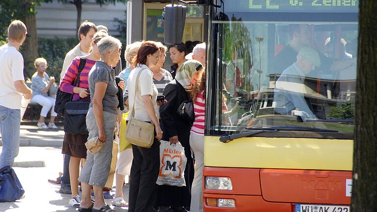 Die ÖPNV-Anbieter müssen stärker als bisher an einem attraktiveren Angebot arbeiten, damit die Preiserhöhung akzeptiert wird.