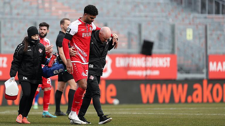 Kickers-Angreifer André Becker fällt aufgrund einer Innenbandverletzung für mehrere Wochen aus.