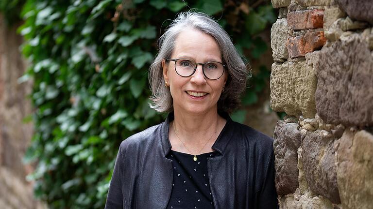 Vertreterin der regionalen Literaturszene: Die Würzburgerin Juliane Michel alias Ulrike Sosnitza liest am 27. Oktober in der Kulturscheune Höchberg. Vertreterin der regionalen Literaturszene: Die Würzburgerin Juliane Michel alias Ulrike Sosnitza liest am 27. Oktober in der Kulturscheune Höchberg.