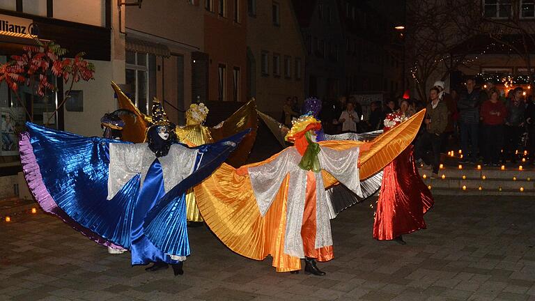 Tanz in der Tradition der venezianischen Masken war bei der Erlebnisnacht zu bestaunen.