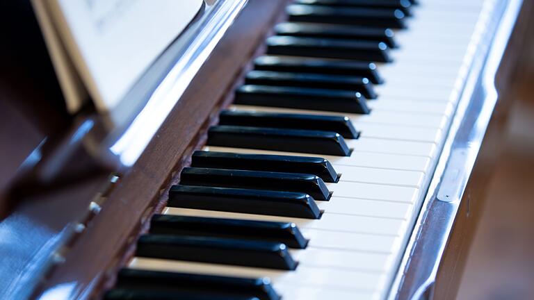 Klavier - Das entdeckte und vermutlich Chopin zuzuschreibende Stück ist gespielt rund 80 Sekunden lang. Klavier - Das entdeckte und vermutlich Chopin zuzuschreibende Stück ist gespielt rund 80 Sekunden lang.