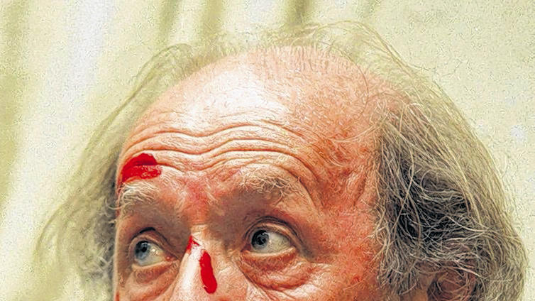 Missraten: „Der zerbrochene Krug“, aufgeführt im Efeuhof, war 1998 ein Reinfall. Missraten: „Der zerbrochene Krug“, aufgeführt im Efeuhof, war 1998 ein Reinfall.