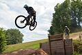 Fliegen mit zwei Rädern: Waghalsige Sprünge legen die Mountainbiker im Bikepark in Frammersbach hin.