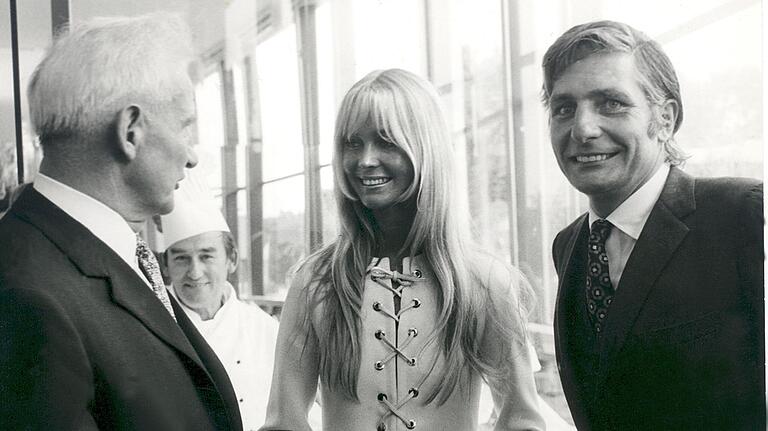 1970 entstand diese Aufnahme im Schweinfurter Theater. Mirja und Gunter Sachs bei der 75-Jahrfeier von Fichtel & Sachs. 1970 entstand diese Aufnahme im Schweinfurter Theater. Mirja und Gunter Sachs bei der 75-Jahrfeier von Fichtel & Sachs.
