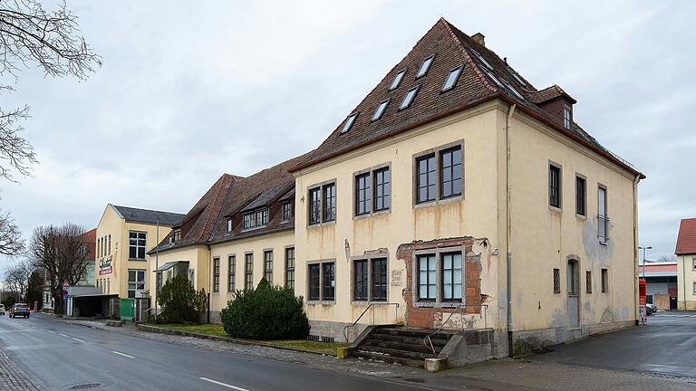 In den Bestandsgebäuden des früheren Butterwerks in Gerolzhofen sollen 21 Wohn- und vier Gewerbeeinheiten entstehen. Das Bild zeigt die Hauptfront des Komplexes entlang der Kolpingstraße. In den Bestandsgebäuden des früheren Butterwerks in Gerolzhofen sollen 21 Wohn- und vier Gewerbeeinheiten entstehen. Das Bild zeigt die Hauptfront des Komplexes entlang der Kolpingstraße.