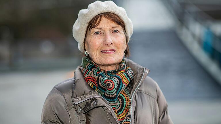 Gusti Simon (77) aus Bischofsheim findet, dass es Zeit ist, sich als Menge zu zeigen. Gusti Simon (77) aus Bischofsheim findet, dass es Zeit ist, sich als Menge zu zeigen.