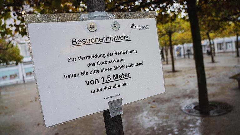 Schild auf dem Georg-Wichtermann-Platz in Schweinfurt.