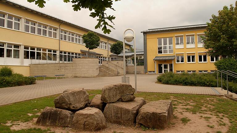 In der Grundschule an der 'Oberen Heuernte' werden die Kinder aus Ebelsbach und Stettfeld unterrichtet.