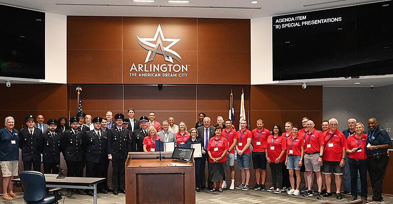 Gruppenbild in der City Hall in Arlington