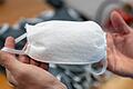 Mundmasken sind Mangelware. Der Bekleidungshersteller Trigema springt jetzt als eines von vielen positiven Beispielen in die Bresche und stellt wöchentlich 100 000 Stück her.