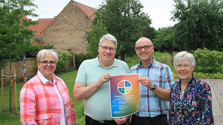 Am 7. Juli wird es im Garten des Pfarrer-Hersam-Hauses das erste ökumenische Gartenfest geben. Dazu laden ein: Anja Iff (von links), die Vorsitzende des katholischen Gemeindeteams, Pfarrer Reiner Apel, Pastoralreferent Josef Pohli und Brigitte Vogt vom evangelischen Kirchenvorstand.