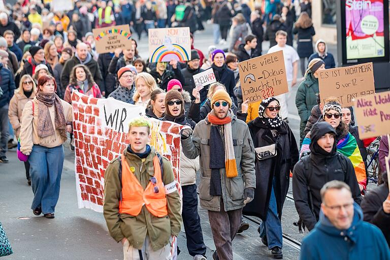 Demonstrationszug beim Aktionstag&nbsp; 'Würzburg - du hast die Wahl!?' am Samstag.