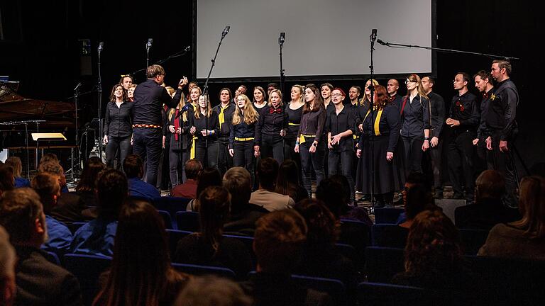 Auch der Chor 'Die Socken' aus Nürnberg (im Bild beim Bayerischen Chorwettbewerb 2022) ist bei den Würzburger Chormusiktagen zu hören.