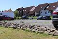 Derzeit noch Parkplatz, bald schon Baugrund: Unterhalb der Wohnhäuser am Kitzinger Fuchsgraben soll ein Block mit 20 Sozialwohnungen entstehen.