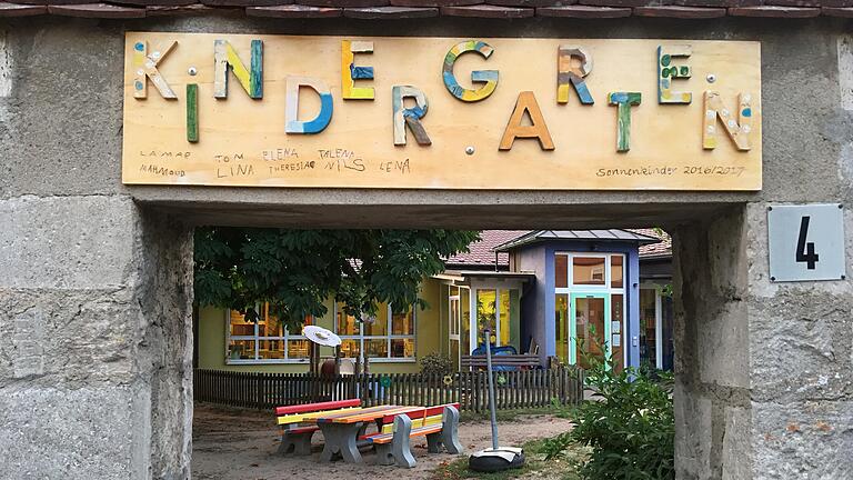 Auch im Kindergarten Obervolkach (im Bild), der erweitert wird, erhöhen sich die Gebühren erstmal nicht. Dieses Vorhaben hat der Ferienausschuss vertagt. Auch im Kindergarten Obervolkach (im Bild), der erweitert wird, erhöhen sich die Gebühren erstmal nicht. Dieses Vorhaben hat der Ferienausschuss vertagt.