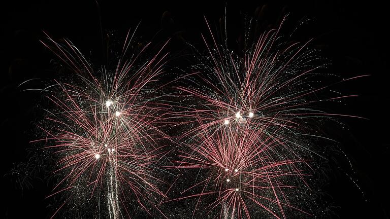 Feuerwerk.jpeg       -  In Kiribati wird schon Silvester gefeiert.