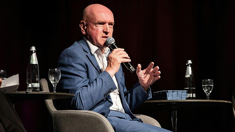 Rhön-Grabfelds Landrat Thomas Habermann hat schon so manche Idee, wie man die Region voranbringen könnte. Kommenden Freitag will er sie in Bad Neustadt dem bayerischen Wirtschaftsminister Hubert Aiwanger vorstellen. Rhön-Grabfelds Landrat Thomas Habermann hat schon so manche Idee, wie man die Region voranbringen könnte. Kommenden Freitag will er sie in Bad Neustadt dem bayerischen Wirtschaftsminister Hubert Aiwanger vorstellen.