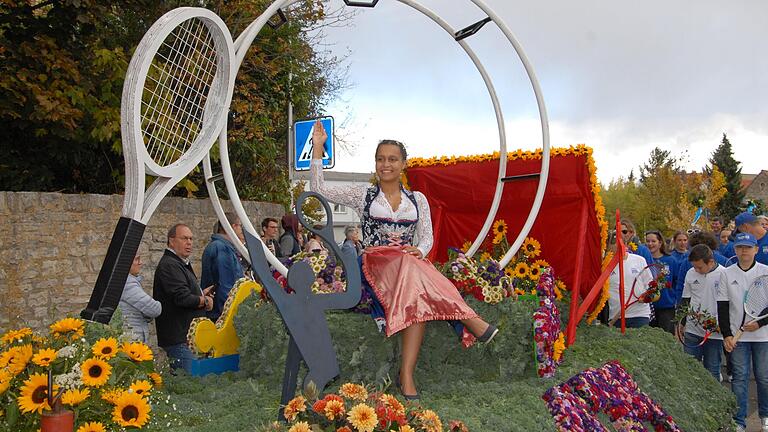 Wenn die Kitzinger Gärtnervorstadt Etwashausen im Oktober Kirchweih feiert, ist das stets ein buntes Spektakel für die Gäste.