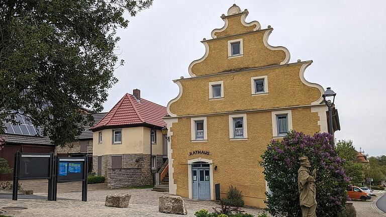 Im Sitzungssaal des Rathauses Gaukönigshofen kommt es in jüngster Zeit in den Gemeinderatssitzungen immer wieder zu emotionalen Diskussionen wegen des geplanten Gewerbegebiets Klingenbach, so auch dieses Mal.