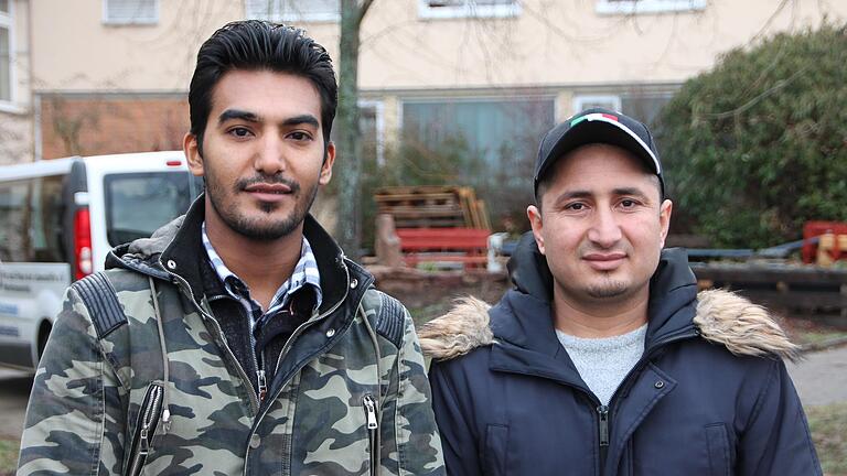 Farhad Masuri (links) und Atiqulla Amini waren Azizis Mitschüler. Farhad Masuri (links) und Atiqulla Amini waren Azizis Mitschüler.
