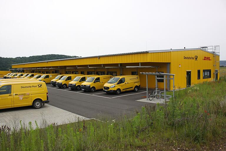 Der neue Zustellstützpunkt Zellingen von Post und DHL in Retzbach.