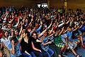 Dieses Bild geht um die Welt: Rund 300 Schüler und Lehrer der Albrecht-Dürer-Mittelschule Haßfurt sowie etliche Eltern hoben ihre Hand für die Fotoaktion &bdquo;Raise your hand &ndash; Hebe deine Hand&ldquo;, zu der das Kinderhilfswerk Plan International gemeinsam mit Malala Yousafzai aufgerufen hatte. Das Bild wird mit vielen Millionen anderer Fotos im Herbst an den UNO-Generalsekretär Ban Ki Moon übergeben mit der Forderung, dass Mädchen weltweit zur Schule gehen können.