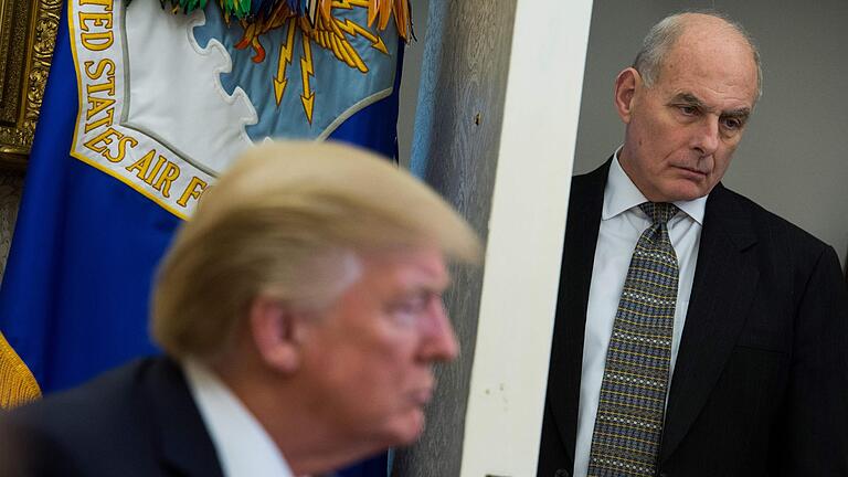 Gehen ab sofort getrennte Wege: US-Präsident Donald Trump und sein Staabschef John Kelly (rechts)