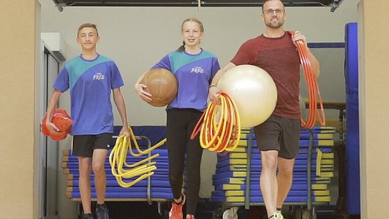 Trainingsassistenten mit Trainer im Sportverein: ebenfalls eine Einsatzmöglichkeit und ein Screenshot aus dem Film bei Dreharbeiten in Thüngersheim.