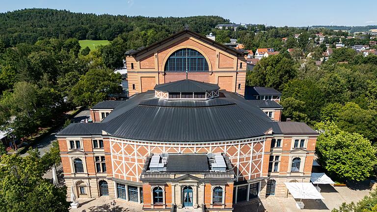 Festspielhaus Bayreuth       -  Bayreuth von oben.