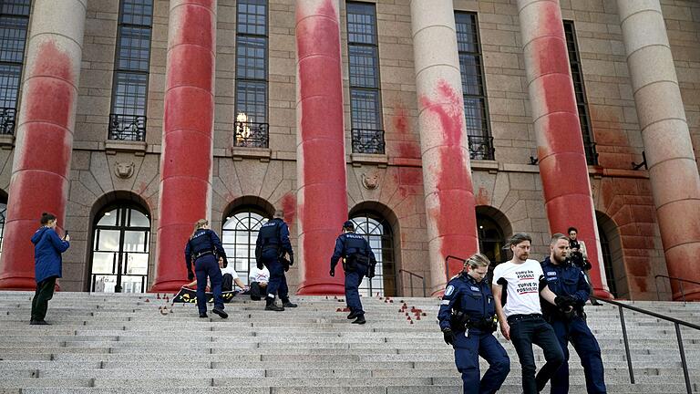 Klimaprotest in Finnland       -  Im Anschluss wurden zehn Aktivisten festgenommen.