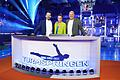 6EE5A.jpg       -  Die Moderatoren (v.l.) Jan Köppen, Laura Wontorra und Frank Buschmann sind auch 2024 wieder live dabei. Hier gibt es alle Infos um Teilnehmer und Übertragung.