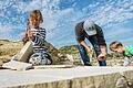 Das macht der ganzen Familie Spaß: Fossiliensuche in Mühlheim im Altmühltal.