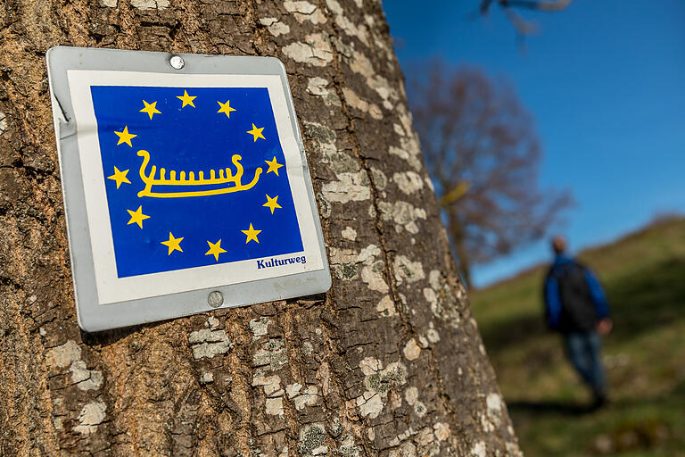 Das Tourenlogo mit dem gelben EU-Schiffchen. Das Tourenlogo mit dem gelben EU-Schiffchen.